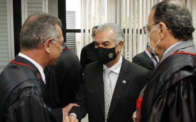 Reinaldo Azambuja prestigia posse de juízes substitutos