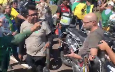  Marqueteiro de Riedel é hostilizado em motociata para Bolsonaro.