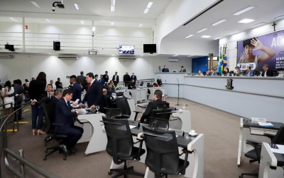 Vereadores votam três projetos na sessão desta quinta-feira.