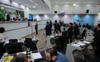 Vereadores aprovam 18 projetos na última sessão do ano. 