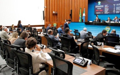 Aprovado reajuste de 3,73% no salário dos servidores estaduais.