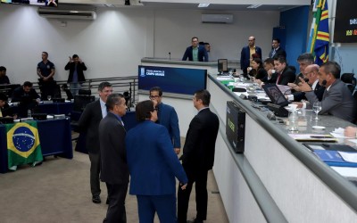 Vereadores analisam três projetos na sessão desta terça-feira.