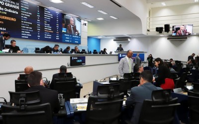 Vereadores votam dois projetos na sessão de terça-feira.