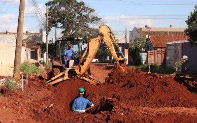 Obras de esgoto alteram trânsito na Capital.