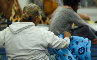 Última noite do Inverno Acolhedor atende 75 pessoas.