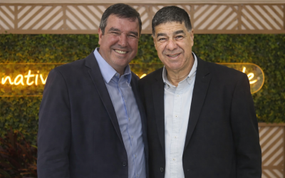 Elenilton Dutra é homenageado por sua atuação no distrito de Anhandui em noite marcada pela presença de grandes autoridades.