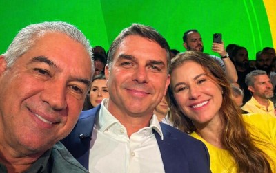 Reinaldo Azambuja participa da Convenção Nacional do PL em São Paulo ao lado de Flavio Bolsonaro.