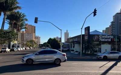 Agetran ativa semáforo na 25 de Dezembro com Maracaju.