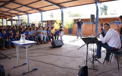 Projeto leva música brasileira às escolas de Campo Grande.