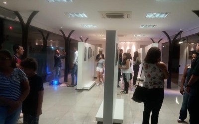 Exposição gratuita une memória e patrimônio até domingo.