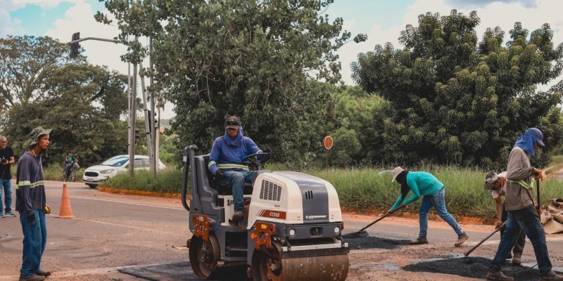 Mutirão de tapa-buracos chega à Vila Planalto neste sábado.