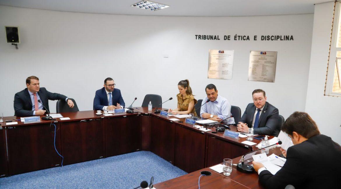 2ª Câmara Seccional se reúne presencialmente após um ano de sessões virtuais.