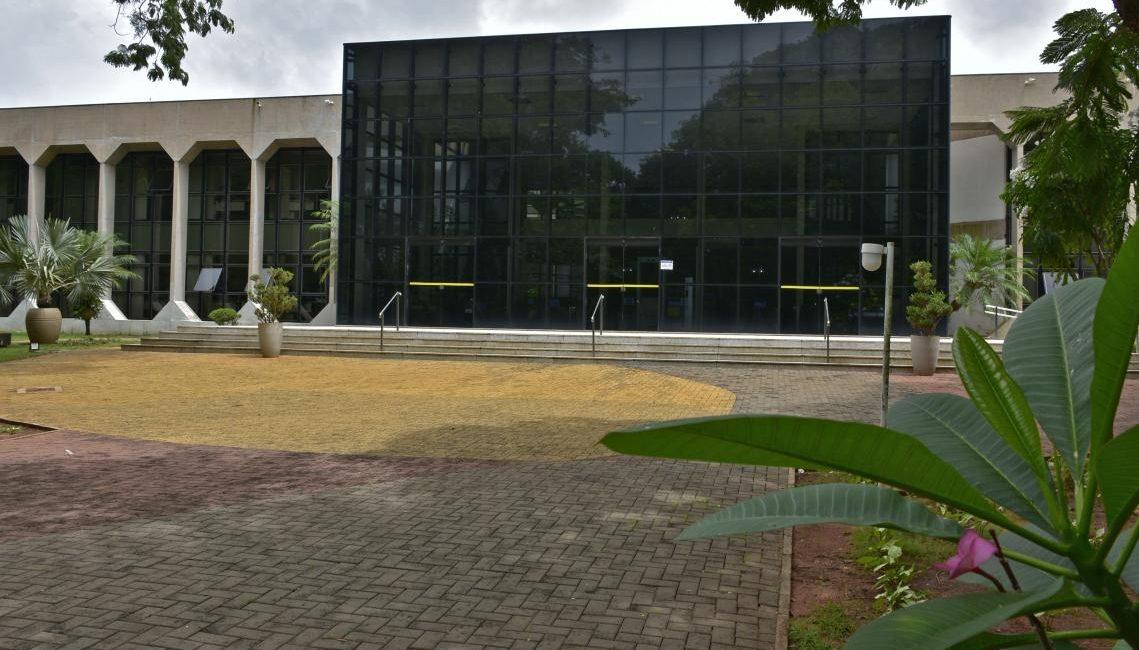 Após notícia da OAB/MS, TCE se manifesta sobre registro de advogados servidores.