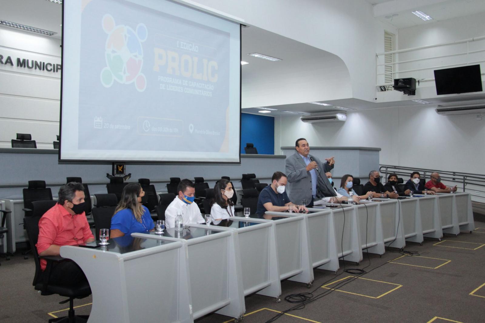 Câmara reabre as portas à população.