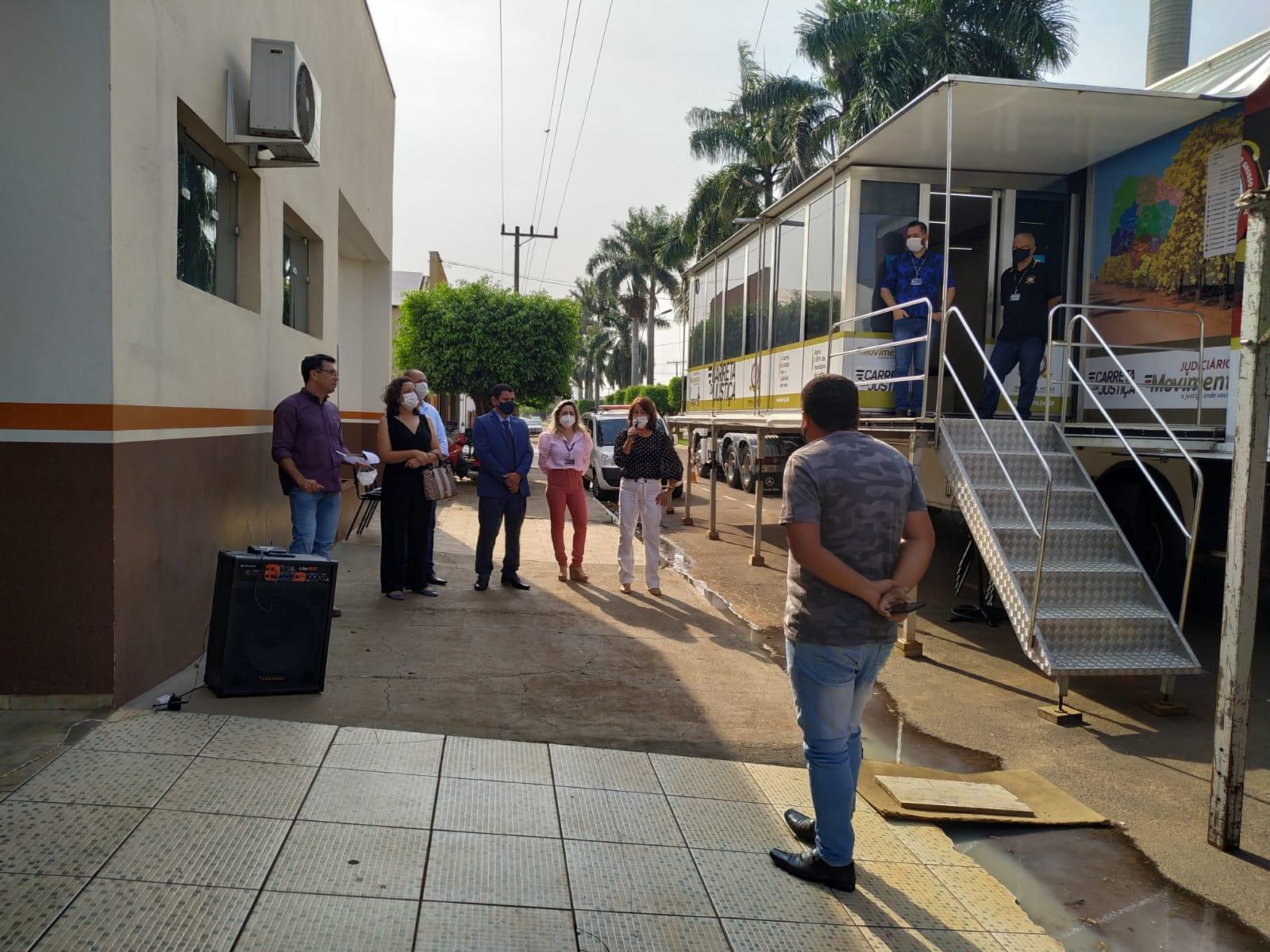 Carreta leva justiça à população da comarca de Taquarussu.