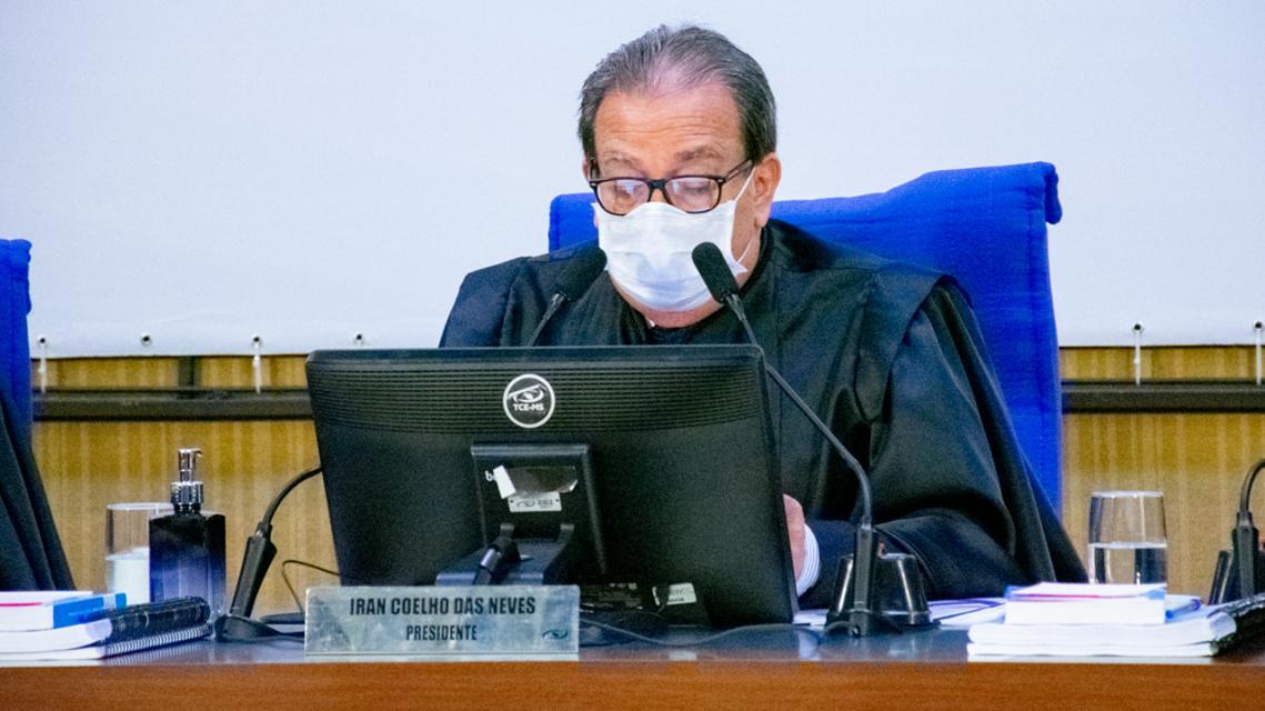 Conselheiros apreciam processos e aprovam proposição no Pleno