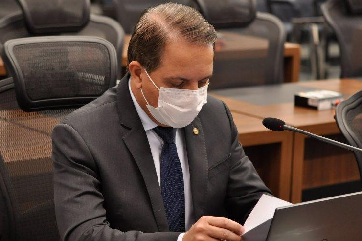 Deputados debatem exigência de passaporte da vacinação e fala de secretário.