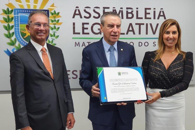 Idealizadora da Campanha Sinal Vermelho, juíza Renata Gil, é homenageada na ALEMS.