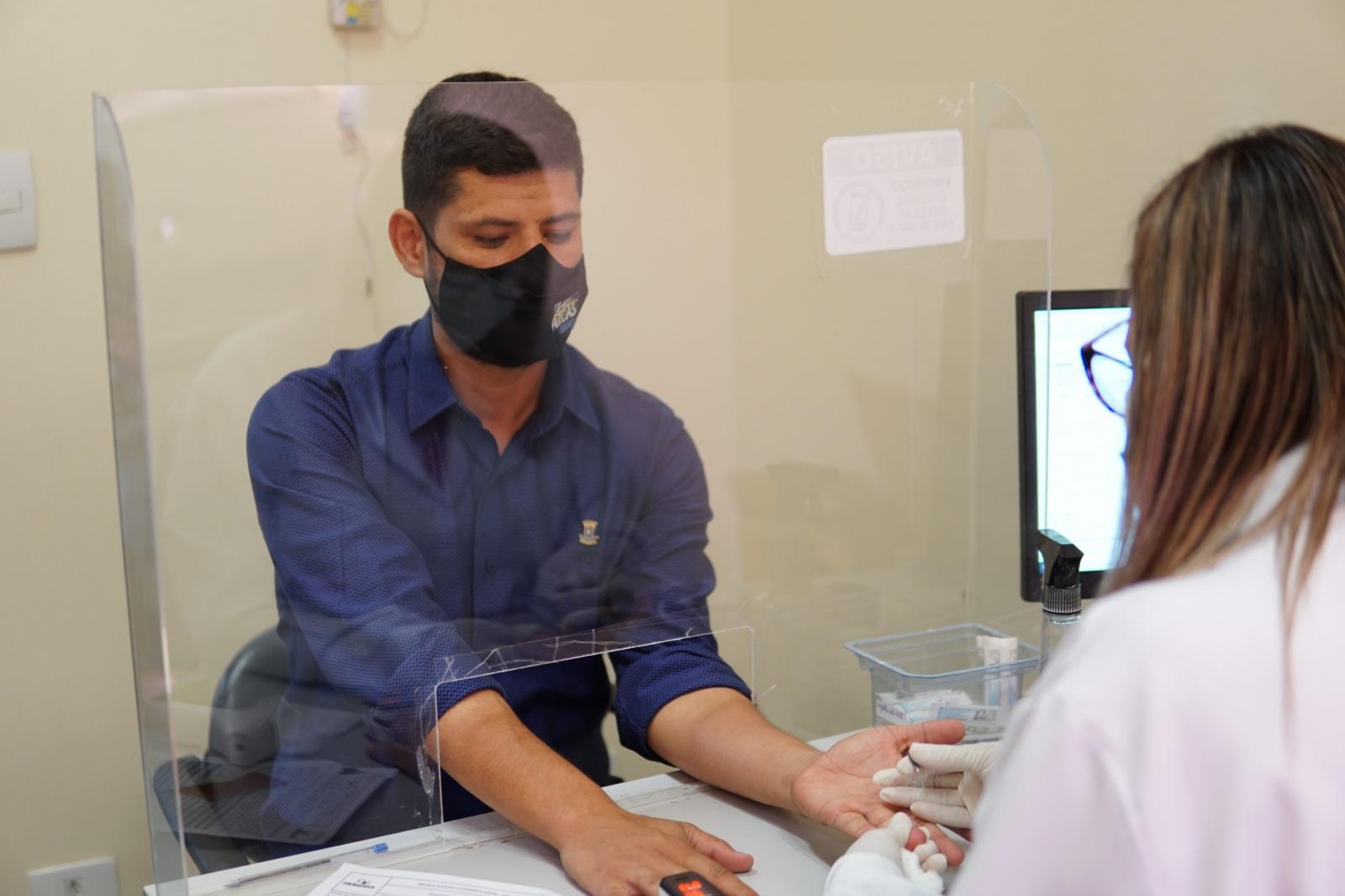 Vereador Tiago Vargas incentiva a população a doar sangue.