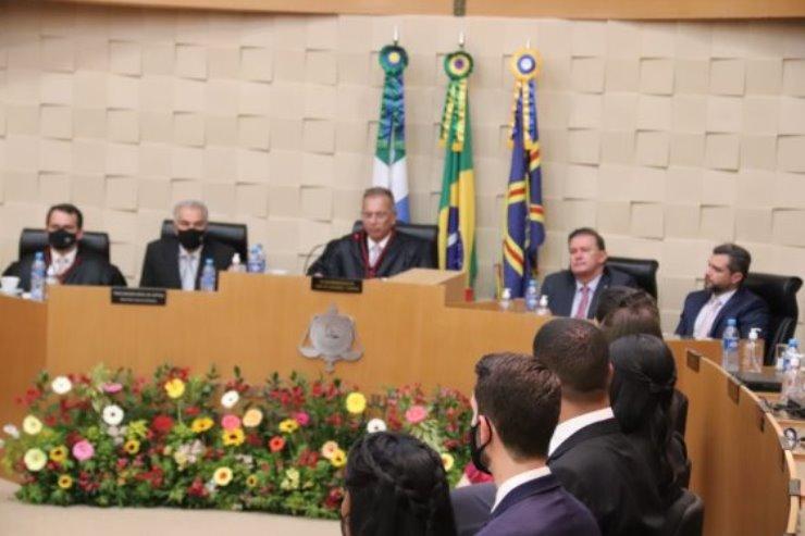 Vice-presidente da ALEMS prestigia posse de 14 novos juízes substitutos.
