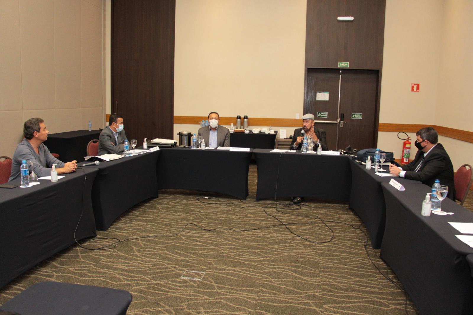 Campo Grande sedia reunião de criação do Conselho Nacional de Presidentes de Câmaras das Capitais.