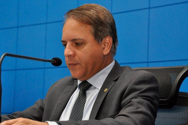 David defende projeto que destina celulares apreendidos à Educação.