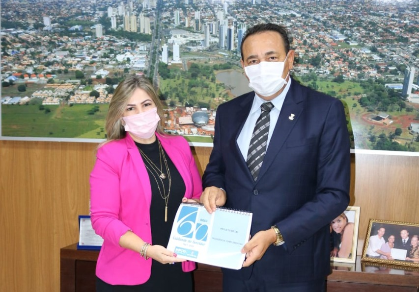 Diretora-presidente do IMPCG entrega à Câmara Projeto de Lei para Instituição do regime de previdência complementar.