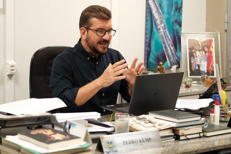 Kemp solicita melhorias no serviço de transporte público de Campo Grande.