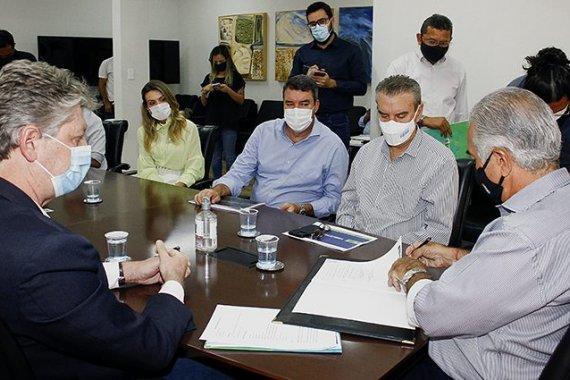 Governador Reinaldo Azambuja  oficializa plano para neutralizar gases do efeito estufa até 2030.