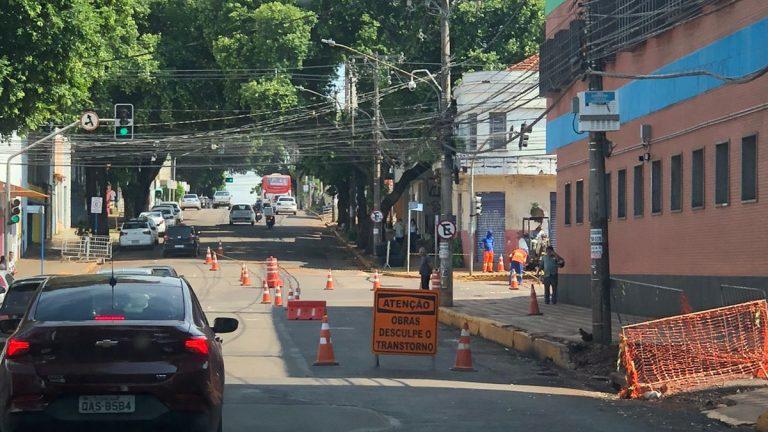 Semana começa com interdição parcial em cruzamento da Rui Barbosa com a Maracaju.
