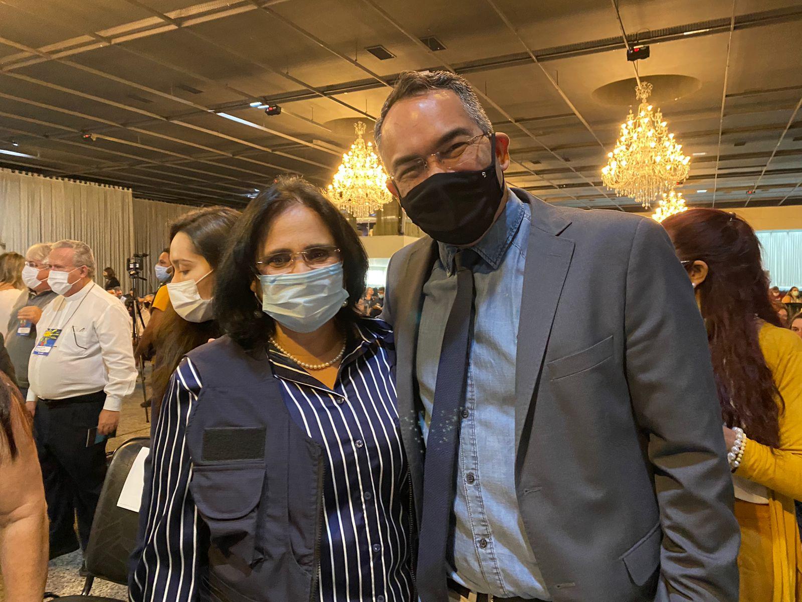 Vereador Dr. Sandro participa de evento com a Ministra Damares e a homenageia com Título de Visitante Ilustre de CG.