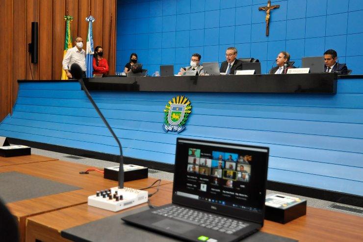 Deputados devem votar hoje pacote de projetos de reajustes dos servidores.