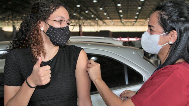 Prefeitura abre mais de 10 locais durante todo o dia para vacinação contra a Covid-19 neste Sábado.