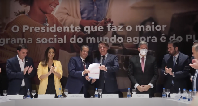 Presidente da Republica Jair Messias Bolsonaro se filia ao PL e diz querer compor bancadas para “fazer melhor para o Brasil”.