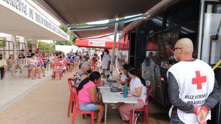 “Busão da Vacina” reforça a imunização nos bairros de Campo Grande.
