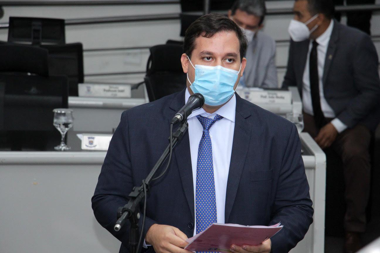 Emenda de William Maksoud propõe reformas em quadras, passarela e laboratórios de robótica em unidade escolar.