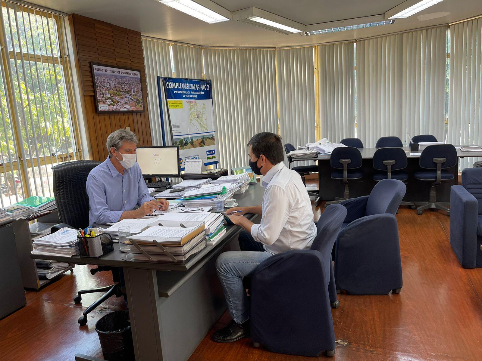 Vereador se reúne com secretário da SISEP para pedir melhorias em diversos bairros da Capital.