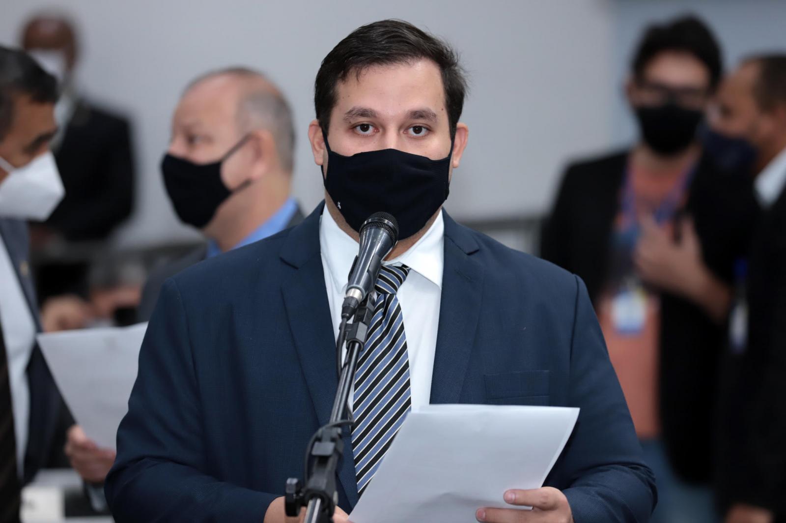 William Maksoud entrega emenda para instalação de câmeras de segurança e laboratórios de robótica em Escola Municipal.