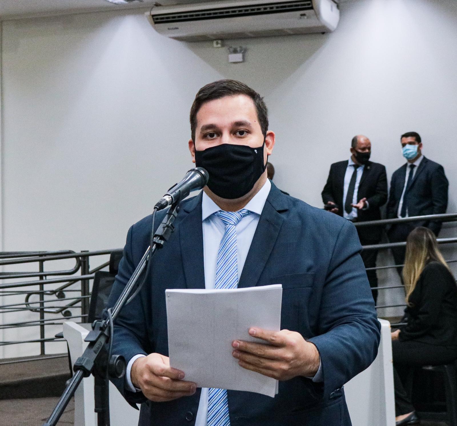 William Maksoud viabiliza reforma, instalação de ar condicionado e computadores novos para Escola Municipal.