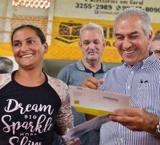  Quando a gente gasta menos com o governo, é possível investir mais no bem-estar da população