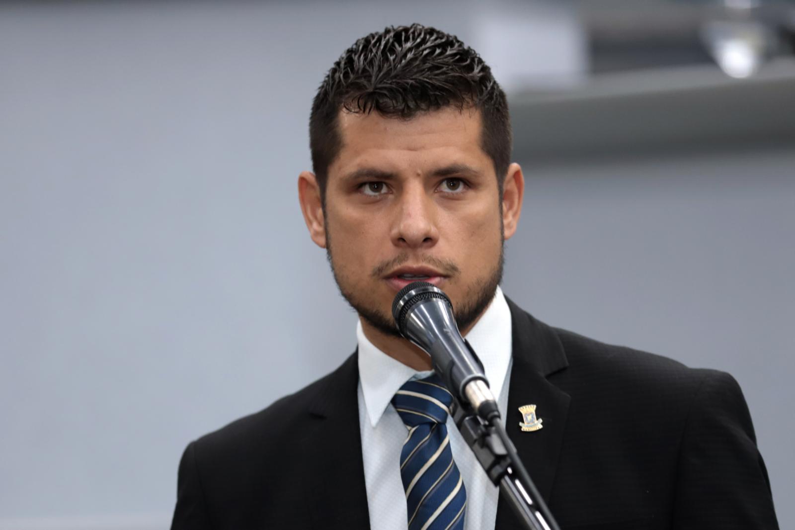 “Chega de hipocrisia”, disse Tiago Vargas sobre decisão da Prefeitura em manter uso de máscaras no município.