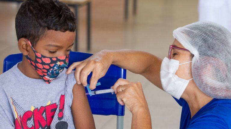 COM PONTO DE VACINAÇÃO PARA ALUNOS DA REME, PREFEITURA AVANÇA NA VACINAÇÃO CONTRA COVID-19.