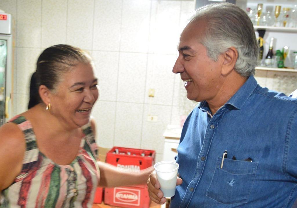 Conversei bastante  com a dona Cida, proprietária de uma pousada e restaurante no distrito de Águas do Miranda, onde está chegando o asfalto. 