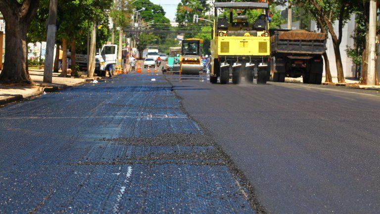 PREFEITURA EXECUTA OBRAS DE RECAPEAMENTO E DRENAGEM NA ÁREA CENTRAL NESTA TERÇA-FEIRA.