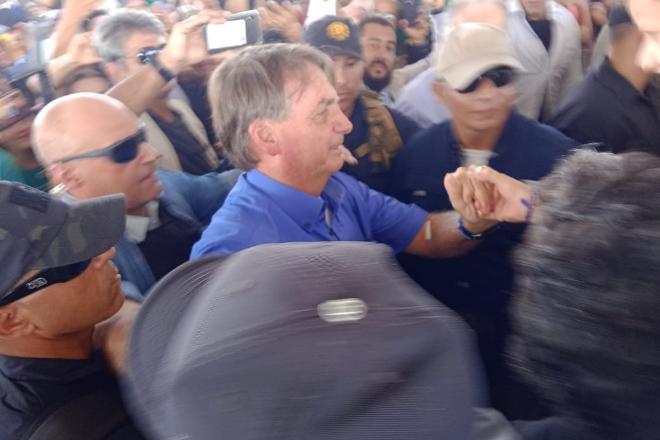 Presidente  Jair Messias Bolsonaro é recebido por multidão em Ponta Porã