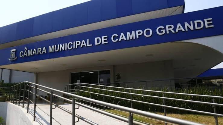 Projeto prevê mudança em lei sobre IPTU para manter isenção a beneficiários em Campo Grande.