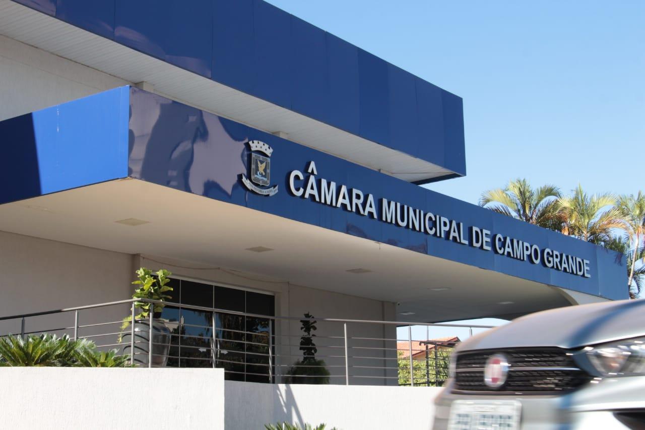 Vereadores apreciam cinco vetos do prefeito em sessão desta quinta-feira.