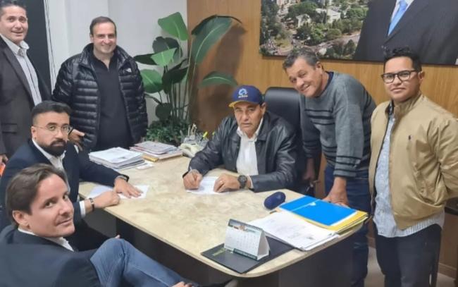 Câmara Municipal de Campo Grande-MS  recebe carta de renúncia do Prefeito  Marquinhos Trad e a partir da 00:h Capital tem nova prefeita Adriane Lopes.