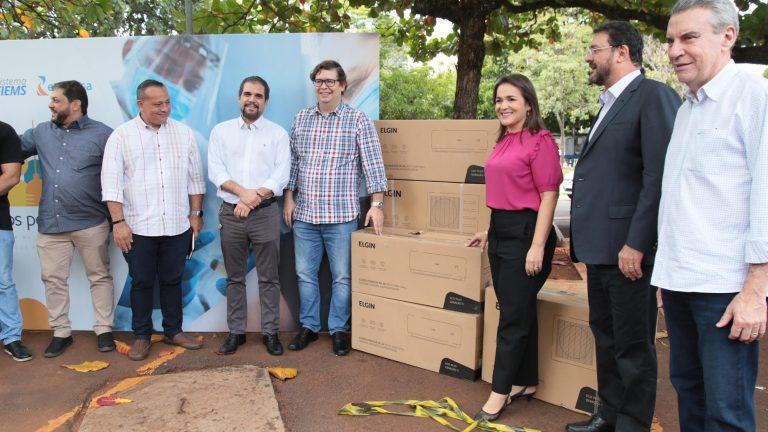 PREFEITURA RECEBE DOAÇÃO DE APARELHOS DE AR CONDICIONADO QUE SERÃO DESTINADOS ÀS UNIDADES DE SAÚDE.