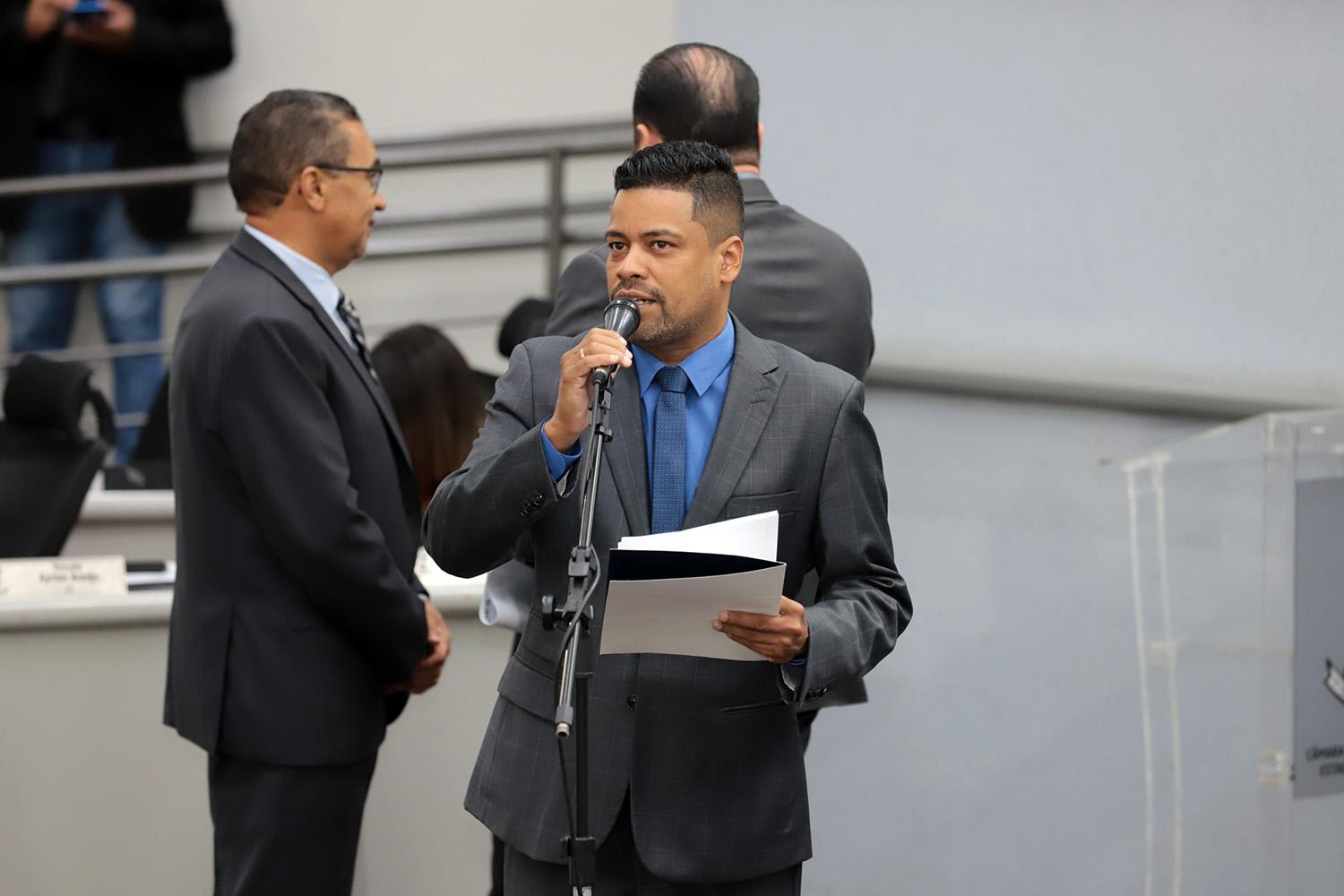 Projeto Aprovado: Professor Riverton celebra aprovação do Projeto de Lei da Semana do Educador em Campo Grande.